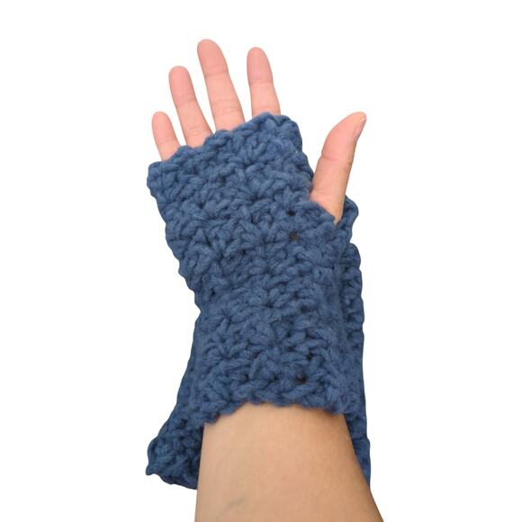 Neck warmer with owl pin and fingerless glove set - Picture 2 of 3